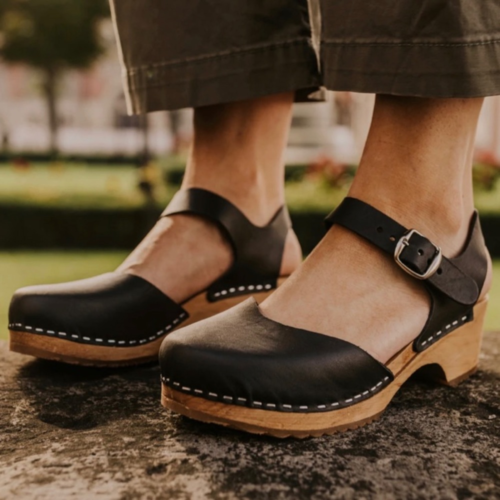 MIA Sofia Clogs (black)
